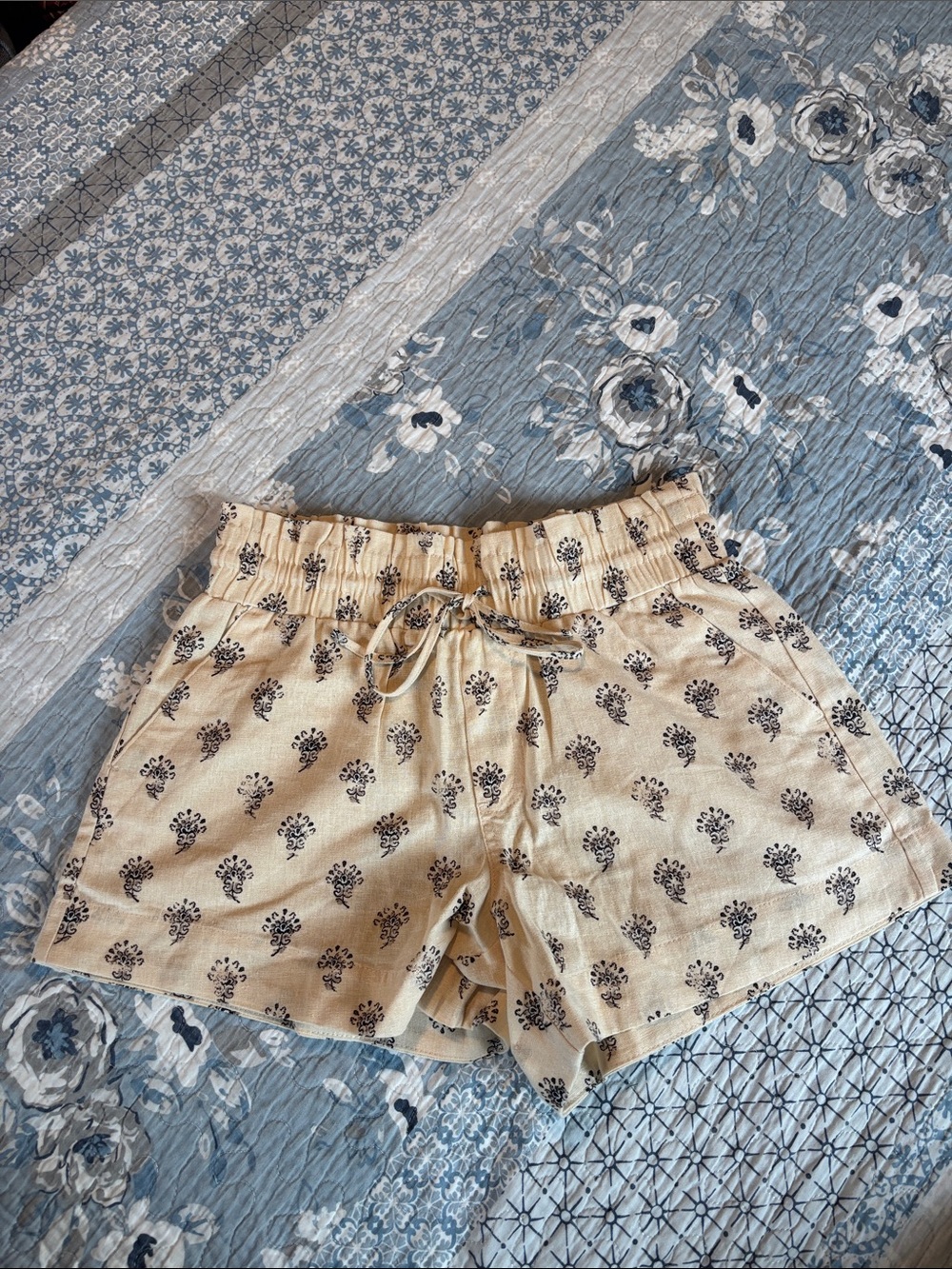 a new day Cream Drawstring Printed casual shorts size S. Like new.